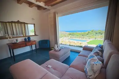 Villetta Il Maso in Cava d'Aliga a minute's drive from the sea. Private pool