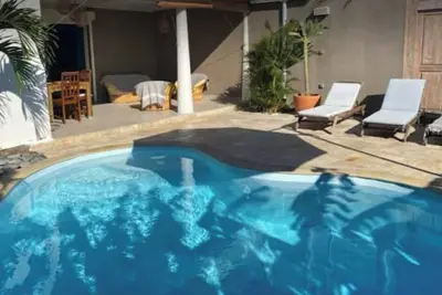 Image de Villa Bourbon: Jardin tropical, Piscine et vue Mer