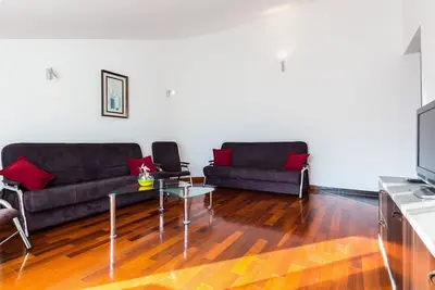 Image de Classic Two Bedroom Apartment with Terrace (owner Olive)