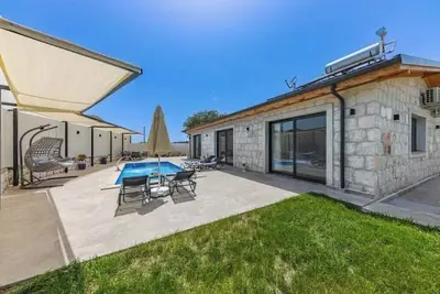 Sheltered Villa in Kaş Bayındır