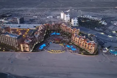 Image de RockyCondo - Princesa A-407 Beach Front 2 Bed 2 Bath Condo