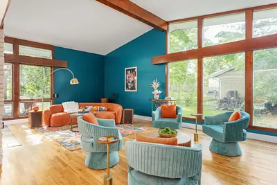 Image de The Nancy: Fireplace | Hot Tub | Ping-Pong