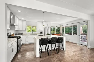 Image de A peaceful and spacious tropical home in Mount Helix area in La Mesa, Ca.