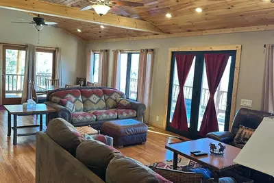Image de Custom 3-bedroom lodge with Ac, WiFi in wonderful Eminence