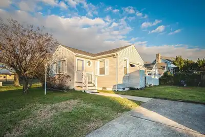 Image de Charming 4-Br Beach House Near Shore | Sleeps 8