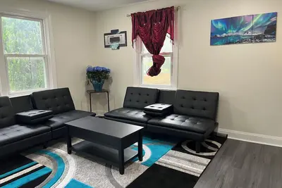 Image de 4-bedrm home, Fairmount Heights, WiFi, Fenced back yard 5 min to Dc Capitol Hill