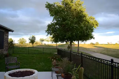 Image de 18th Fairway golf course home w patio gas grill, firepit, hot tub, & fitness rm