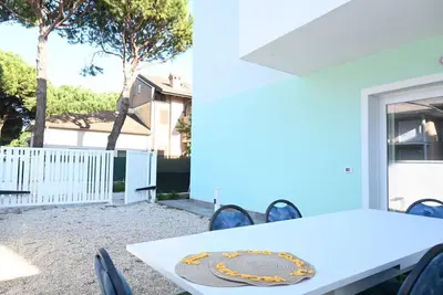 Image de Cv003 - Cervia, wide apartment with courtyard and parking space
