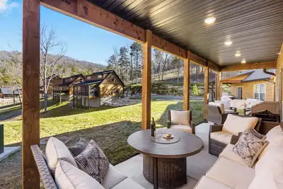 Image de Labor Day Open! New Cabin at Tall Timbers Camp! Free Tix! Cmty Pool! Firepit! Near Table Rock Lake!