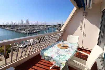 Image de Studio Cabine vue imprenable sur le port au pied des restaurants