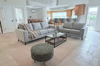 Image de Family Beach House w\\ ocean view & bonus office room