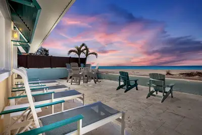 Image de Cottage by the Sea: Gulf Front, On the Beach! by Anna Maria Life Vacation Rentals