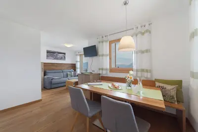 Appartement \"Thymian\" avec vue sur les montagnes, terrasse privée et Wi-Fi