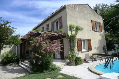 Image de Lou Brès en Provence près d’Avignon avec piscine et jardins privés Wi Fi et climatisation