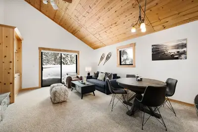 Image de Tahoe Donner Treasure | Pet Friendly | Ev charger | Hoa Pool and Beach Access