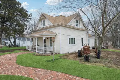 Image de 1800s Farmhouse—King Bed~Big Kitchen~Games & DVDs