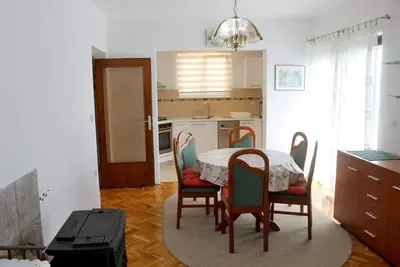 Image de Appartement de deux chambres avec le balcon Novi Vinodolski (A-22393-a)