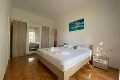 Image de Appartement d'une chambre avec la terrasse et la vue sur le mer Ivan Dolac, Hvar (A-22459-a)