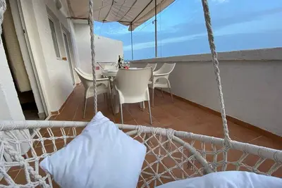 Image de Appartement de deux chambres avec la terrasse et la vue sur le mer Ivan Dolac, Hvar (A-22459-d)