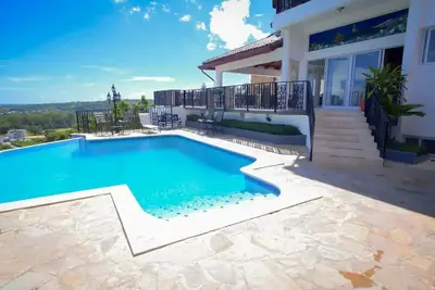 Large 10bd party villa, Bbq, ping pong, infinity pool with sea views!