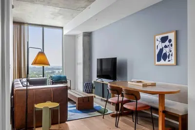 Image de Rainey St | 1br | Heated Pool | Gym | Bar | Dt Atx