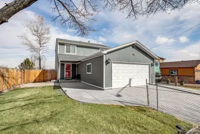 Image de 3 Mi to Tennyson St: Spacious Home w/ Private Deck