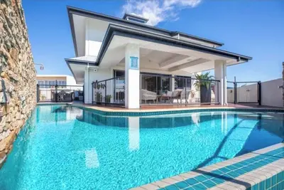 Image de Barralong Where Two Waters Meet Is True Luxury Right on the Whitsunday Coast