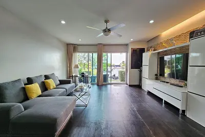 Image de Modern 3-Bedroom Townhome in Kamala