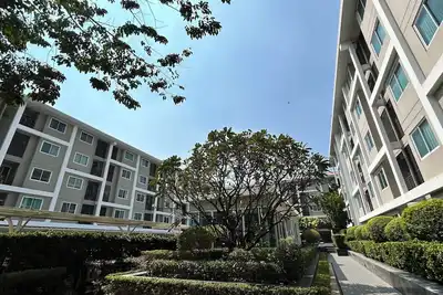 Image de Chic 1-bedroom apartment with WiFi, fitness room in charming Tambon Khlong Song
