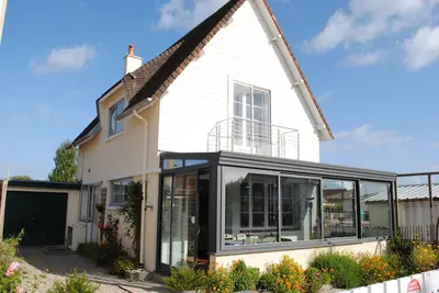 Image de Charmante Maison 100 m2 à 50m de la plage Vue mer de la véranda et 2 chambres