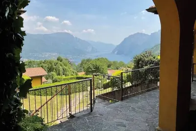 Image de Lake And Mountain
