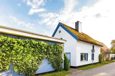 Image de Vacation home \"Luv\" - approx. 90 m² for 2-4 persons in Boddenlage in Wieck am Darß