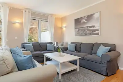 Image de Vacation home De HĂĽĂĽs achtern Sandlid A with terrace in Bosau