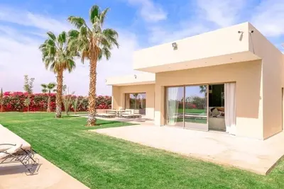 Image de \"Villas de Luxe : Votre Évasion Élégante au Cœur du Paradis\"