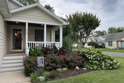 Image de New Listing 2025! Charming family vacation home is less than 1 mile to downtown Bethany Beach with easy access to amazing restaurants, shopping and the surf and sand!