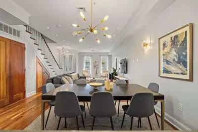Image de Irving Manor by Rove | Triplex w/Outdoor Spaces