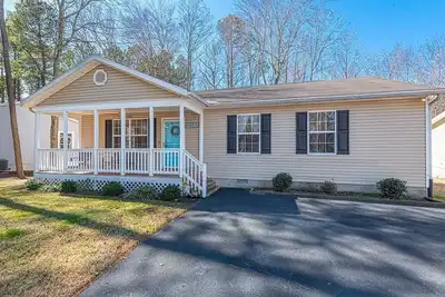 Image de Home A Wave From Home-3 Bedrooms, 2 Baths, Sleeps 6, Non Group Rental