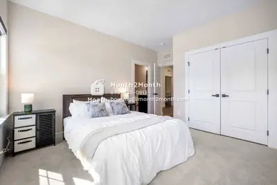 Image de Fitness Equipment|2 Study Rooms|Fenced Backyard|Walkout Basement #42357