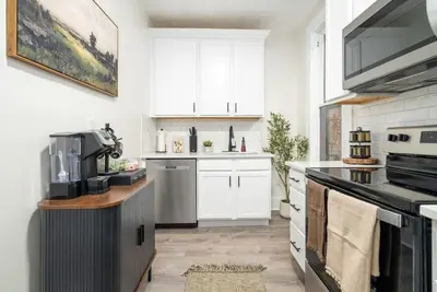 Image de Historic |Victorian Village | Free Parking | Steps to Osu