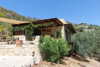 Image de Domaine Kalyvitis; Maison en pierre au milieu d'oliveraie et Ă 2 km de la mer