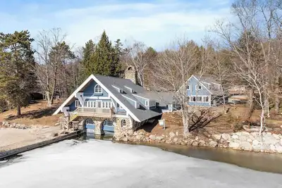 Image de Lakefront Kona Boathouse with Dock & Fire Pit