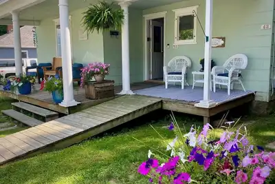 Image de Downtown Sturgeon Bay- Charming duplex walking distance to Kitty O'Reillys