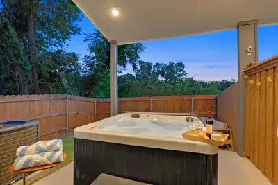 Image de Luxury Dallas Retreat, Hot Tub, Movie Room, Arcade Lounge, Tonal Gym, 6 Guest