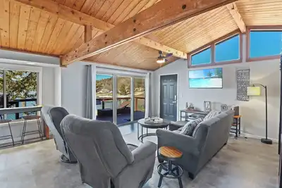 Image de The Briarcliff Retreat| Lake Front | Pet Friendly