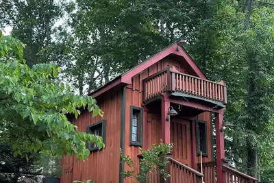 Image de Cozy Custom-built Cottage in pleasant Point of Rocks with WiFi