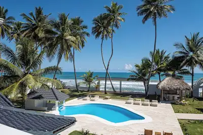 Image de Stunning 11br Beachfront Villa with Private Pickleball Court