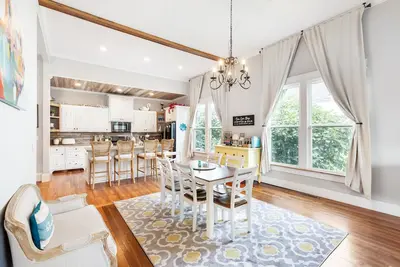 Spacious 4-bedroom w\/ full en suite baths -  1\/2 mile from Covington Square!