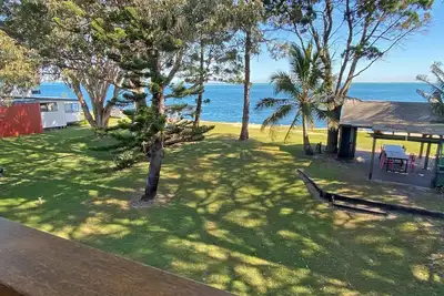 Image de Large House in Stunning Waterfront Position