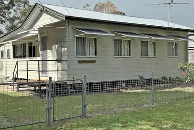 Image de Original Straddie Shack with Air-conditioned Comfort