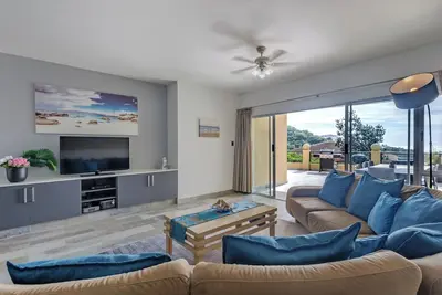 Image de Relaxing Coastal Getaway | Scenic Balcony and Braai